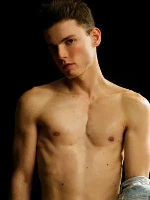 Cassius photo 1, european, slim, brunette, 183 cm, 61 kg, Hong Kong