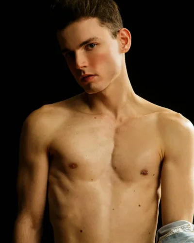 Cassius photo 1, european, slim, brunette, 183 cm, 61 kg, Hong Kong