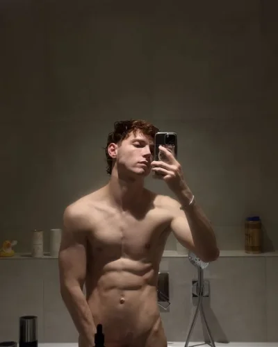 Cassius photo 14, european, slim, brunette, 183 cm, 61 kg, Hong Kong
