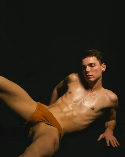 Cassius photo 5, european, slim, brunette, 183 cm, 61 kg, Hong Kong