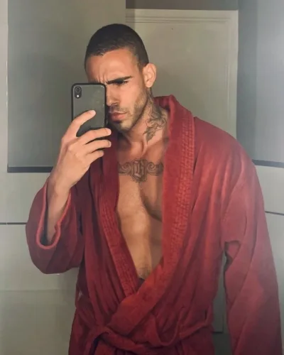 Roberto photo 13, latino, curvy, black hair, 183 cm, 93 kg, Hong Kong