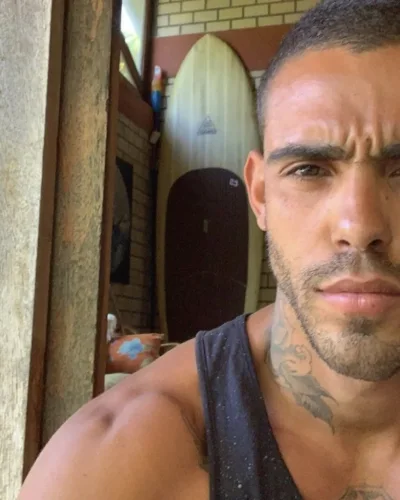 Roberto photo 14, latino, curvy, black hair, 183 cm, 93 kg, Hong Kong