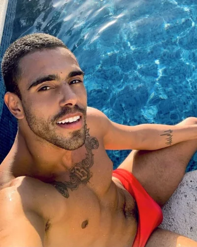 Roberto photo 16, latino, curvy, black hair, 183 cm, 93 kg, Hong Kong
