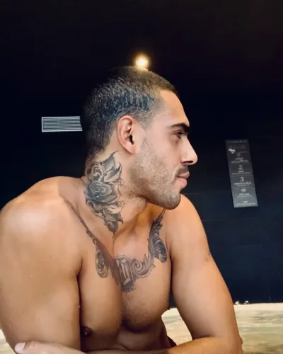 Roberto photo 2, latino, curvy, black hair, 183 cm, 93 kg, Hong Kong