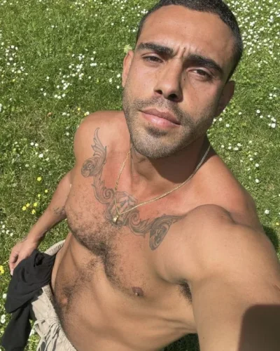 Roberto photo 21, latino, curvy, black hair, 183 cm, 93 kg, Hong Kong