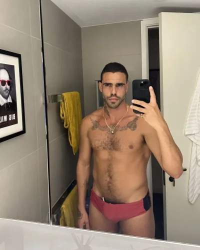 Roberto photo 23, latino, curvy, black hair, 183 cm, 93 kg, Hong Kong