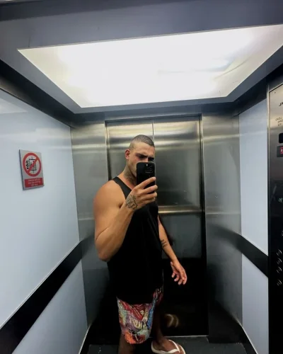 Roberto photo 27, latino, curvy, black hair, 183 cm, 93 kg, Hong Kong