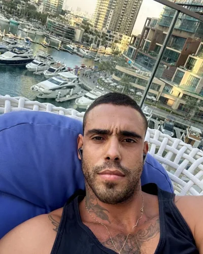 Roberto photo 28, latino, curvy, black hair, 183 cm, 93 kg, Hong Kong