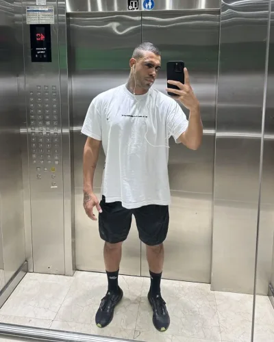 Roberto photo 32, latino, curvy, black hair, 183 cm, 93 kg, Hong Kong