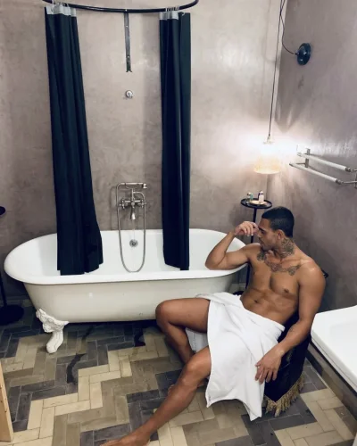 Roberto photo 4, latino, curvy, black hair, 183 cm, 93 kg, Hong Kong