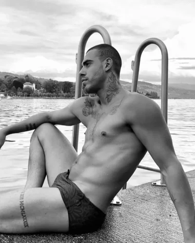 Roberto photo 7, latino, curvy, black hair, 183 cm, 93 kg, Hong Kong