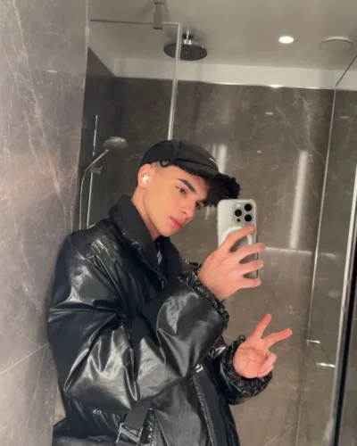 Byron photo 12, latino, average, black hair, 173 cm, 65 kg, Hong Kong