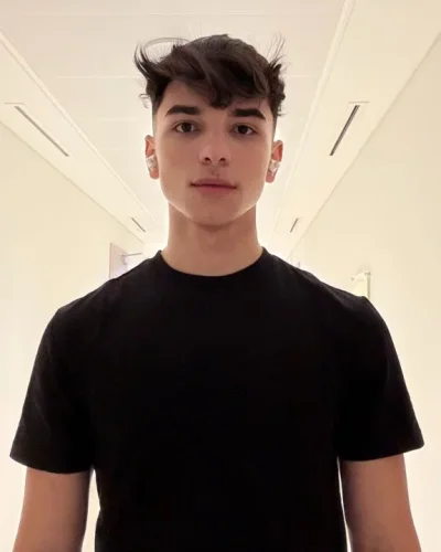 Byron photo 15, latino, average, black hair, 173 cm, 65 kg, Hong Kong