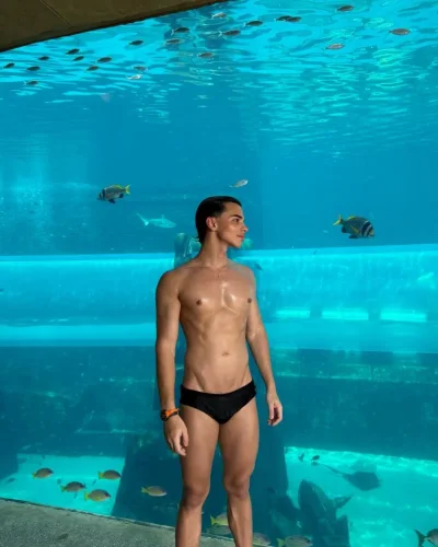 Byron photo 17, latino, average, black hair, 173 cm, 65 kg, Hong Kong