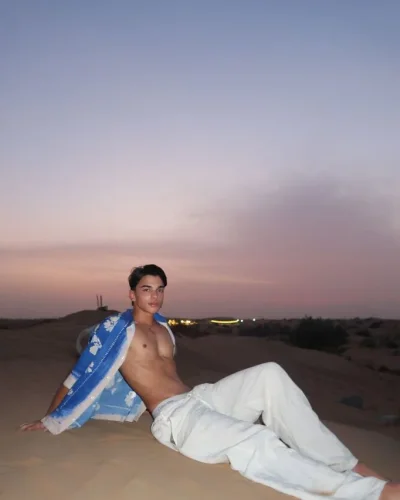 Byron photo 18, latino, average, black hair, 173 cm, 65 kg, Hong Kong