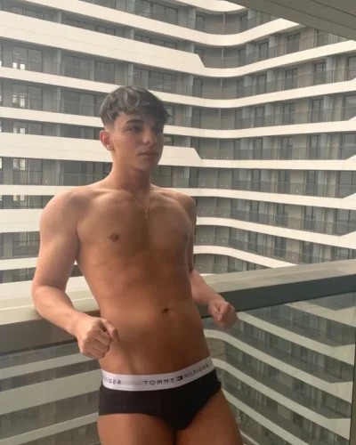 Byron photo 2, latino, average, black hair, 173 cm, 65 kg, Hong Kong