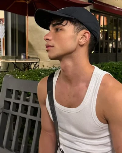 Byron photo 9, latino, average, black hair, 173 cm, 65 kg, Hong Kong