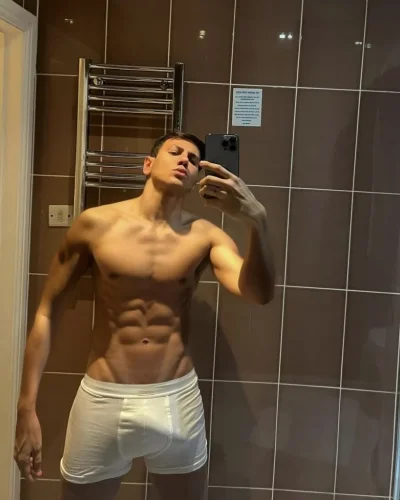 Bruno photo 10, latino, athletic, brunette, 178 cm, 79 kg, Hong Kong