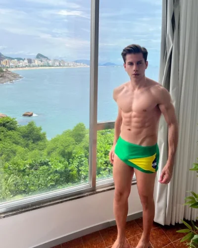 Bruno photo 11, latino, athletic, brunette, 178 cm, 79 kg, Hong Kong