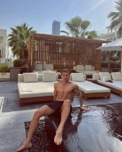 Bruno photo 3, latino, athletic, brunette, 178 cm, 79 kg, Hong Kong