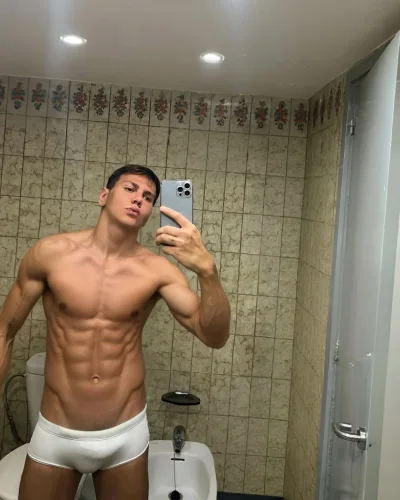Bruno photo 8, latino, athletic, brunette, 178 cm, 79 kg, Hong Kong