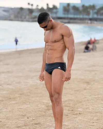Sebastian photo 11, ebony / black, curvy, black hair, 183 cm, 90 kg, Hong Kong