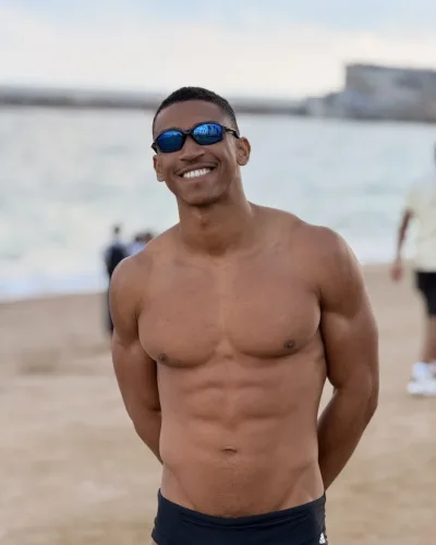Sebastian photo 12, ebony / black, curvy, black hair, 183 cm, 90 kg, Hong Kong