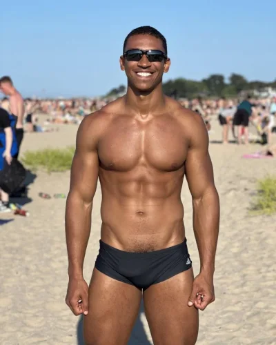 Sebastian photo 2, ebony / black, curvy, black hair, 183 cm, 90 kg, Hong Kong