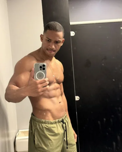 Sebastian photo 5, ebony / black, curvy, black hair, 183 cm, 90 kg, Hong Kong