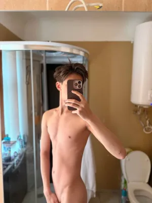 Votchel photo 1, mixed, slim, black hair, 185 cm, 63 kg, Hong Kong