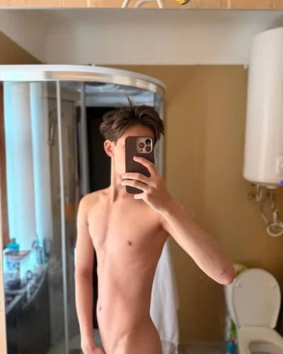 Votchel photo 1, mixed, slim, black hair, 185 cm, 63 kg, Hong Kong