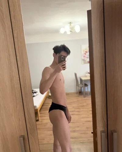 Votchel photo 6, mixed, slim, black hair, 185 cm, 63 kg, Hong Kong