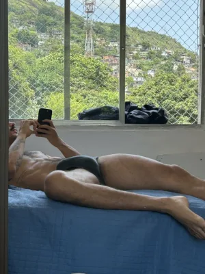 August photo 1, latino, curvy, black hair, 190 cm, 93 kg, Hong Kong