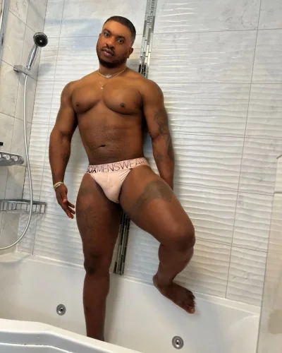 Andres photo 11, ebony / black, curvy, black hair, 188 cm, 120 kg, Hong Kong