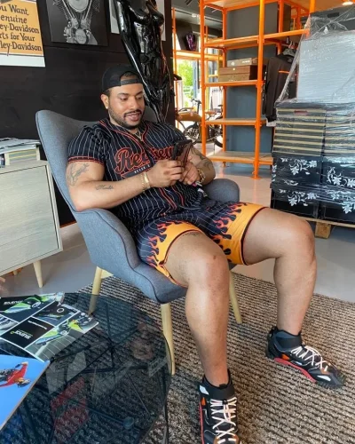 Andres photo 4, ebony / black, curvy, black hair, 188 cm, 120 kg, Hong Kong