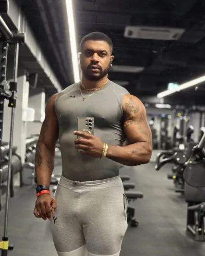 Andres photo 6, ebony / black, curvy, black hair, 188 cm, 120 kg, Hong Kong