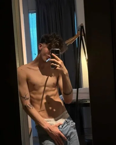 Noel photo 13, slavic, slim, brunette, 183 cm, 63 kg, Hong Kong