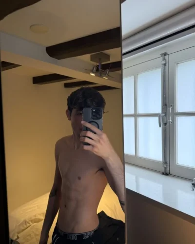 Noel photo 2, slavic, slim, brunette, 183 cm, 63 kg, Hong Kong