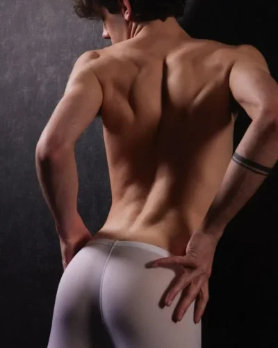 Noel photo 21, slavic, slim, brunette, 183 cm, 63 kg, Hong Kong