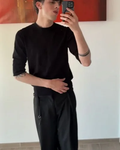 Noel photo 4, slavic, slim, brunette, 183 cm, 63 kg, Hong Kong