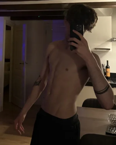 Noel photo 5, slavic, slim, brunette, 183 cm, 63 kg, Hong Kong