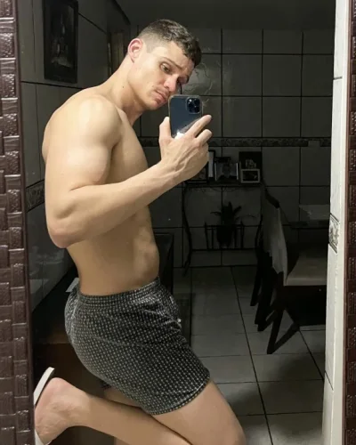 Axel photo 2, latino, athletic, brunette, 188 cm, 81 kg, Hong Kong