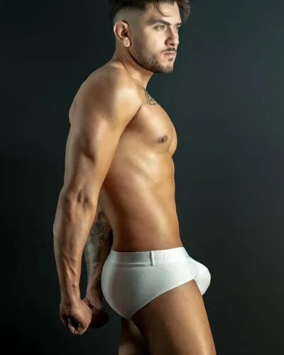 Yan photo 11, latino, athletic, black hair, 180 cm, 77 kg, Hong Kong