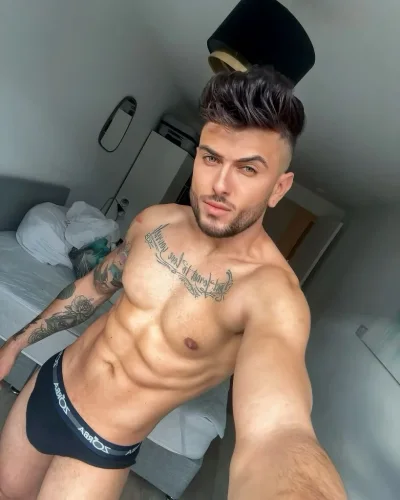 Yan photo 13, latino, athletic, black hair, 180 cm, 77 kg, Hong Kong
