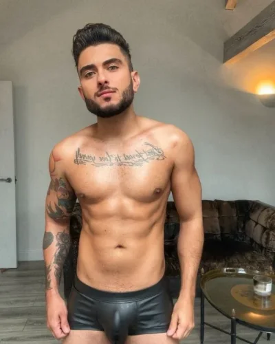 Yan photo 2, latino, athletic, black hair, 180 cm, 77 kg, Hong Kong