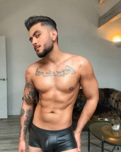 Yan photo 3, latino, athletic, black hair, 180 cm, 77 kg, Hong Kong