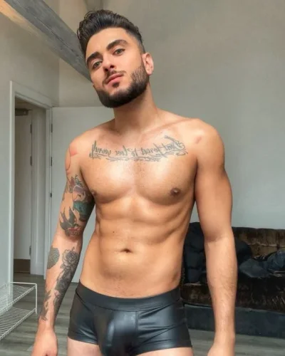 Yan photo 5, latino, athletic, black hair, 180 cm, 77 kg, Hong Kong