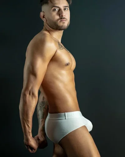 Yan photo 8, latino, athletic, black hair, 180 cm, 77 kg, Hong Kong