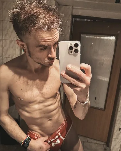 Prague photo 3, slavic, average, blonde hair, 180 cm, 65 kg, Hong Kong