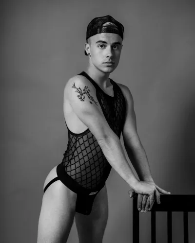 Prague photo 5, slavic, average, blonde hair, 180 cm, 65 kg, Hong Kong
